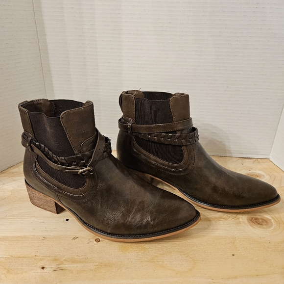 Women's Ankle Boots - Picture 2 of 5